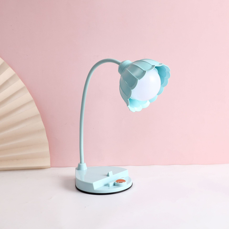 LED stolna lampa za studentski dom — USB napajanje, plastično sjenilo, gumbasti prekidač, noćno svjetlo