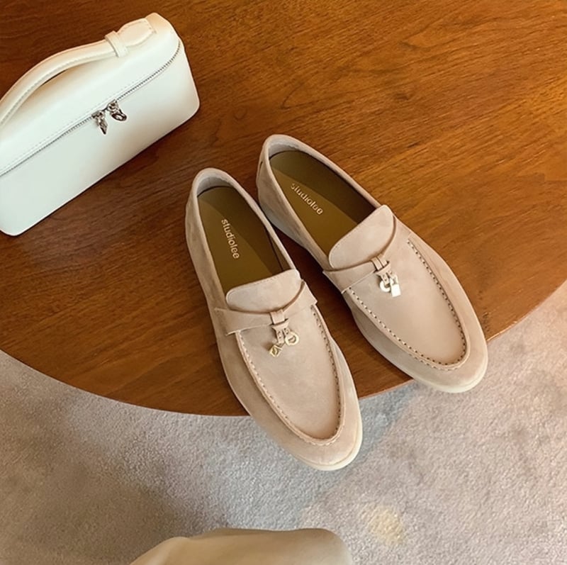Loafers din piele de capră, fără șireturi, cu înălțire internă, ciucuri cu cataramă, talpă groasă, stil britanic