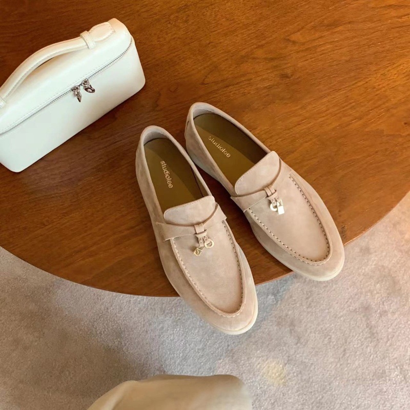 Loafers din piele de capră, fără șireturi, cu înălțire internă, ciucuri cu cataramă, talpă groasă, stil britanic