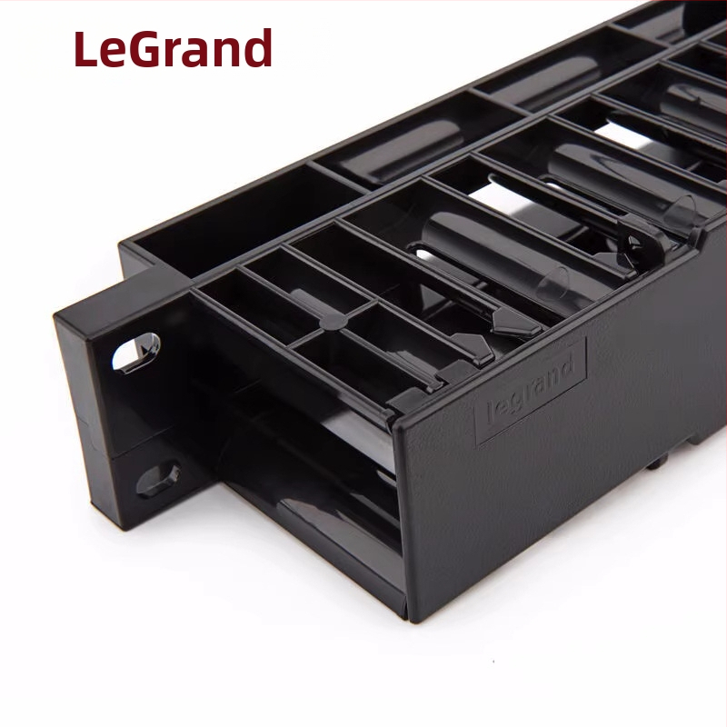 Legrand kabelu vadības statīvs – 24-pozīciju tīkla kabelu organizētājs serveru telpai (modeļa 632787)