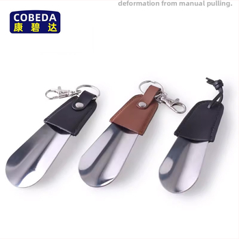 AD202 Nerūdijančio plieno batų raktų pakabukas su odos akcentu | Stilius: figūra, kasdienis; Prekės ženklas: Auspicious Foot; Sezonos: vasara, žiema, pavasaris, ruduo