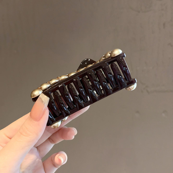 Juukseklips kolmnurkseid pärleid ja kristalle - käsitöö, haardega klips, naistele