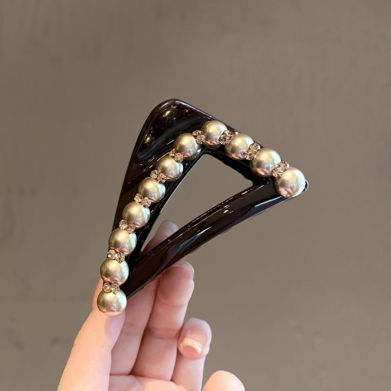 Juukseklips kolmnurkseid pärleid ja kristalle - käsitöö, haardega klips, naistele