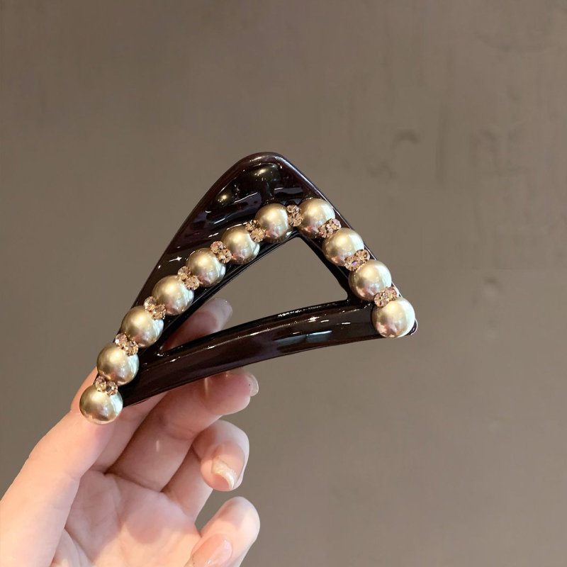 Juukseklips kolmnurkseid pärleid ja kristalle - käsitöö, haardega klips, naistele