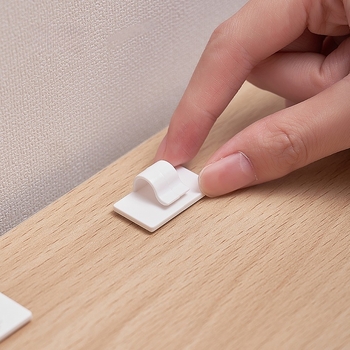 Organizator de cabluri - ABS, organizator de cabluri pentru birou în stil japonez, montaj autoadeziv; Marca Km; marcă privată autorizată; lansare 2025