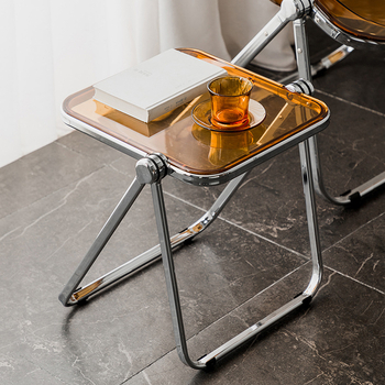 Πτυσσόμενη διαφανής ακρυλική πλευρική τραπεζάκι με μεταλλικό σκελετό και τετράγωνες γωνίες