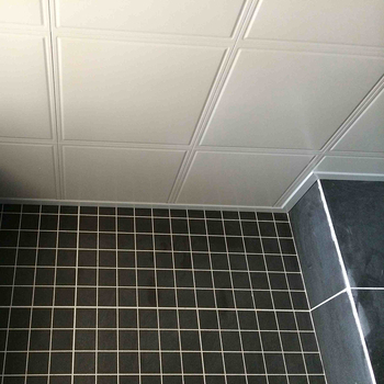 Panou de tavan din aluminiu pentru plafon suspendat — formă în L, aliaj de aluminiu, grosime 0,4–0,7 mm, suprafață plană, finisaj cu rol sau trasare