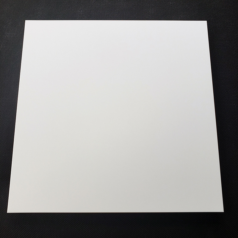 Panou de tavan din aluminiu pentru plafon suspendat — formă în L, aliaj de aluminiu, grosime 0,4–0,7 mm, suprafață plană, finisaj cu rol sau trasare