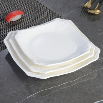 Keturkampė porcelianinė lėkštė, kinų stilius, vientisas paviršius