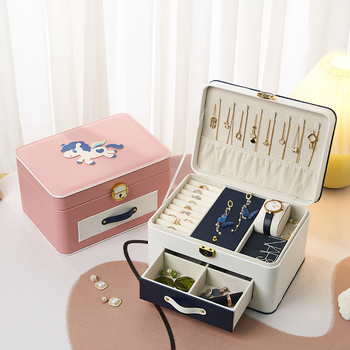 Ādas divslāņu juvelierizstrādājumu kastīte ar slēdzeni uz galda - daudzfunkcionāla, pārnēsājama, bērnu matu aksesuāriem