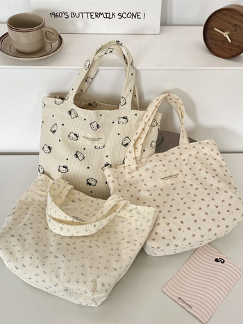 Corduroy cvjetna torba – casual stil, uspravna četverokutna forma, otvoreni vrh, platnena podstava, unutarnja struktura: torba za dokumente