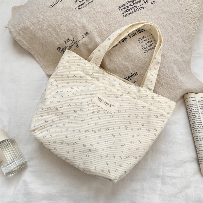 Corduroy cvjetna torba – casual stil, uspravna četverokutna forma, otvoreni vrh, platnena podstava, unutarnja struktura: torba za dokumente