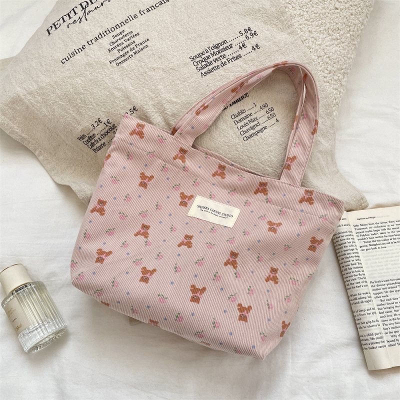 Corduroy cvjetna torba – casual stil, uspravna četverokutna forma, otvoreni vrh, platnena podstava, unutarnja struktura: torba za dokumente