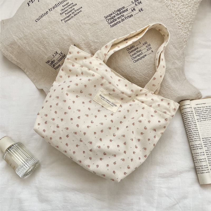 Corduroy cvjetna torba – casual stil, uspravna četverokutna forma, otvoreni vrh, platnena podstava, unutarnja struktura: torba za dokumente