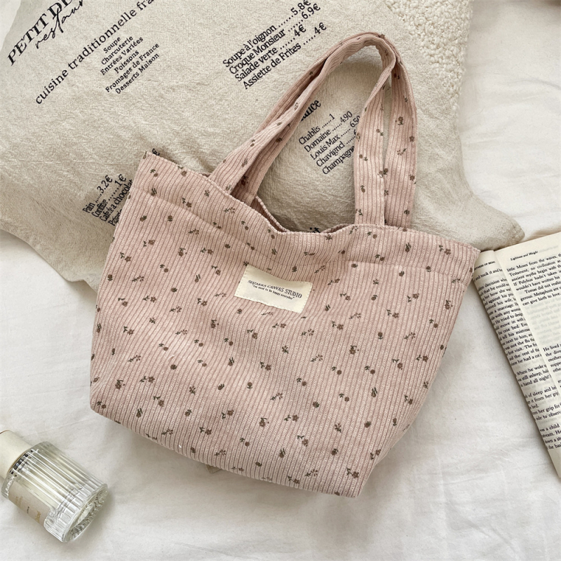 Corduroy cvjetna torba – casual stil, uspravna četverokutna forma, otvoreni vrh, platnena podstava, unutarnja struktura: torba za dokumente