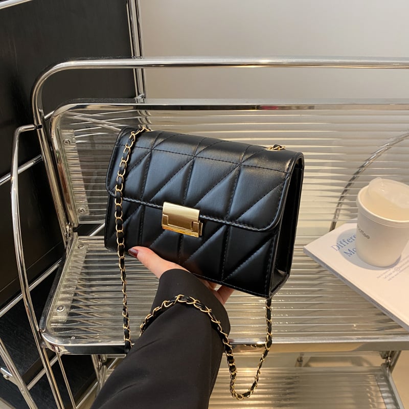 PU teksturēta ķēdes pleca soma ar vāku, telefona kabata