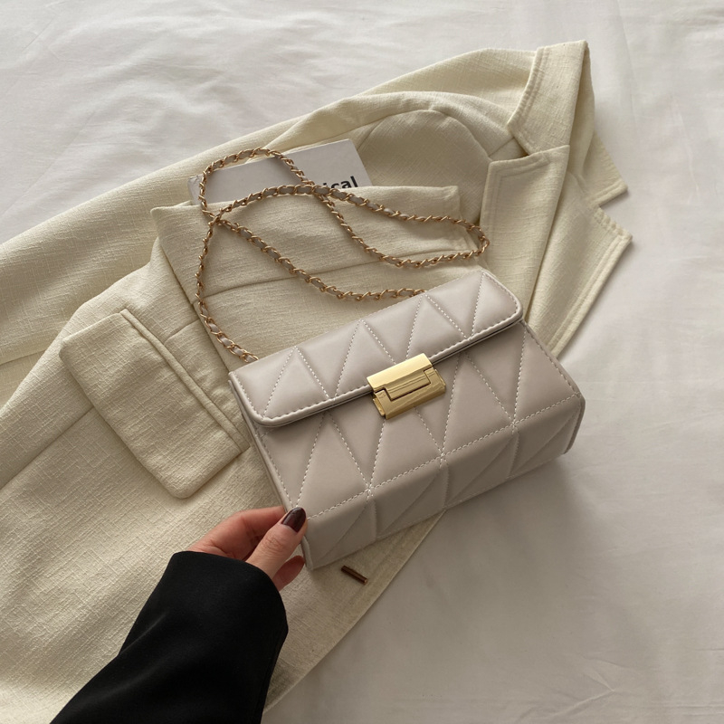 PU teksturēta ķēdes pleca soma ar vāku, telefona kabata