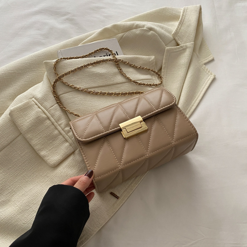 PU teksturēta ķēdes pleca soma ar vāku, telefona kabata