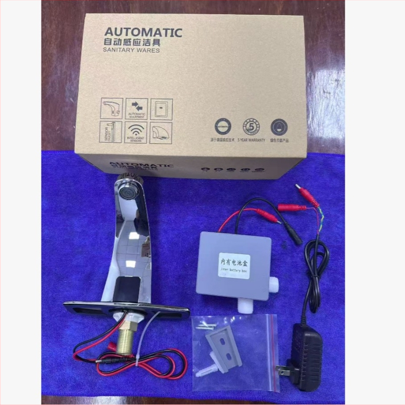 Сензорен меден смесител за умивалник – индуктивно управление, DC/AC захранване, модерен минималистичен стил