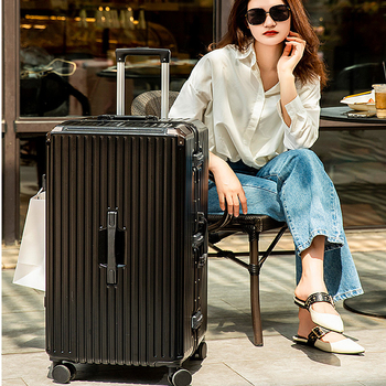 Reisi kohver ABS/PC materjalist, suur maht, universaalsed rattad, latch-tüüpi sulgumine, antibakteriaalne ja vargusvastane kaitse