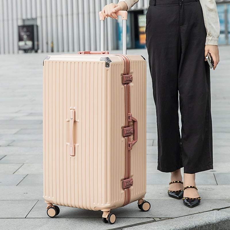 Reisi kohver ABS/PC materjalist, suur maht, universaalsed rattad, latch-tüüpi sulgumine, antibakteriaalne ja vargusvastane kaitse