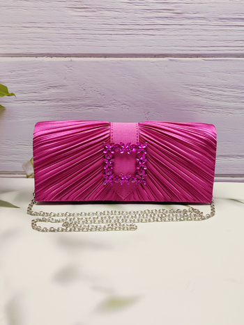 Női estélyi crossbody táska lánccal, selyemből készült, négyszögletes formájú, kemény szerkezet, fedett zárás