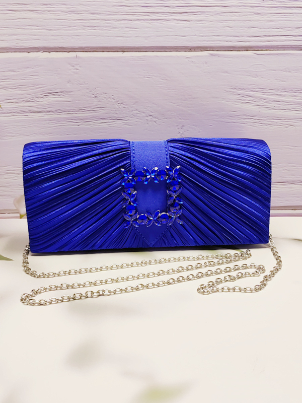 Női estélyi crossbody táska lánccal, selyemből készült, négyszögletes formájú, kemény szerkezet, fedett zárás