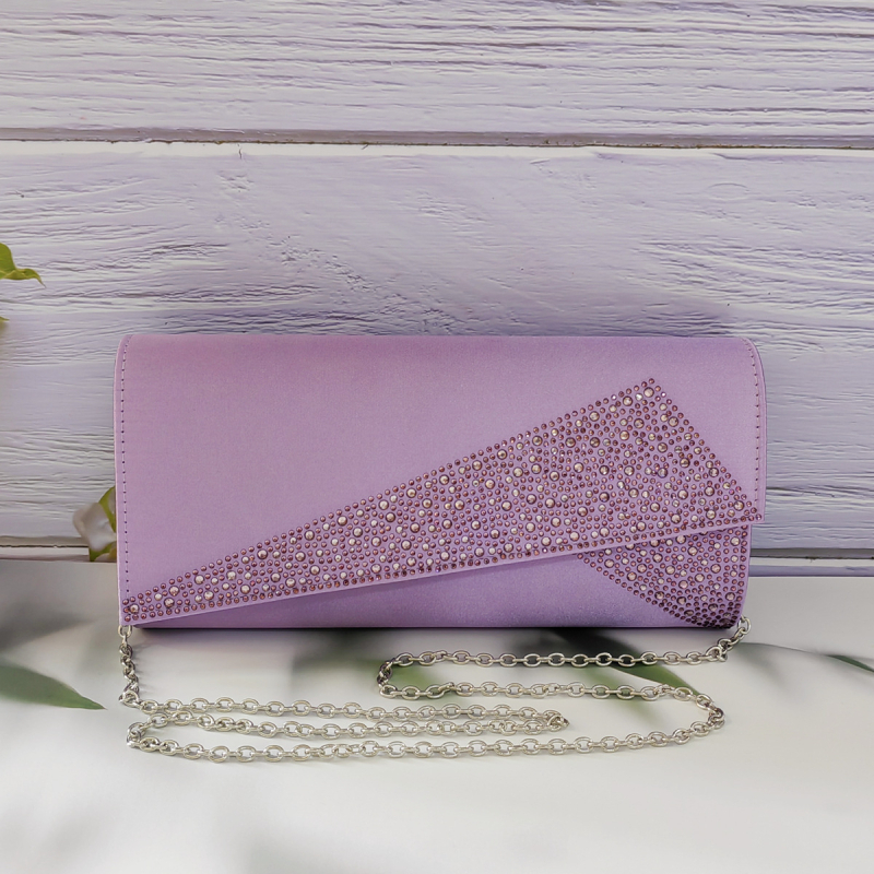 Női estélyi crossbody táska lánccal, selyemből készült, négyszögletes formájú, kemény szerkezet, fedett zárás