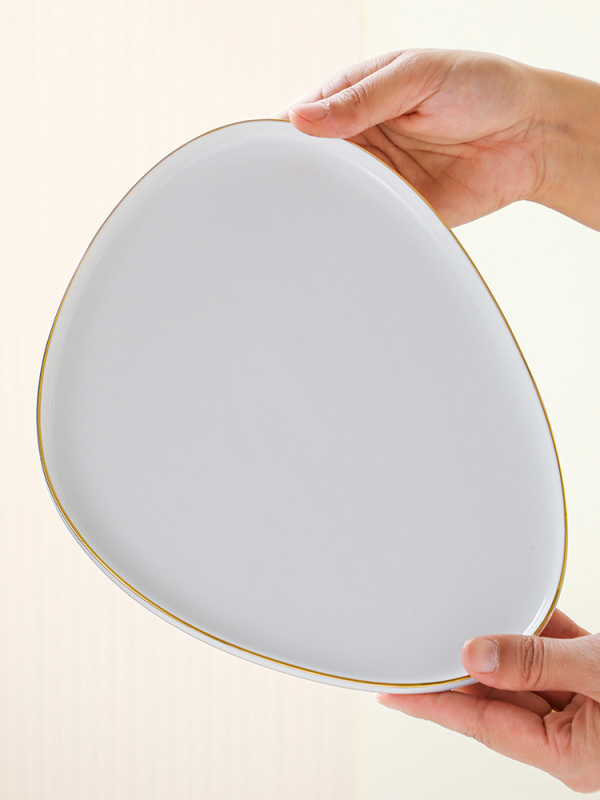 Porcelininė trikampė kepsninės lėkštė, šiaurietiškas stilius, auksinis kraštas, keraminė lėkštė su išskirtine forma