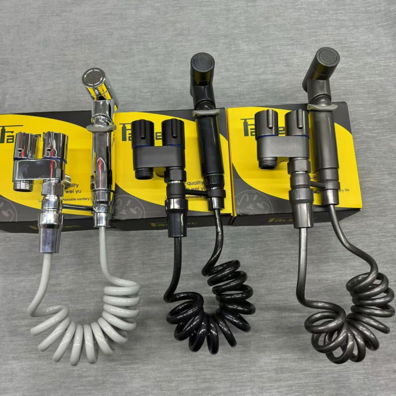 Seinale paigaldatav tualetikomplekt rõhu suurendava loputuspüstoliga, 20 mm sisemine diameeter, tsingi sulam, 430 g