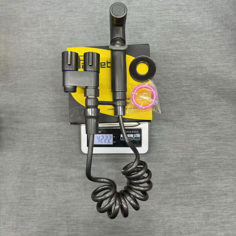 Seinale paigaldatav tualetikomplekt rõhu suurendava loputuspüstoliga, 20 mm sisemine diameeter, tsingi sulam, 430 g