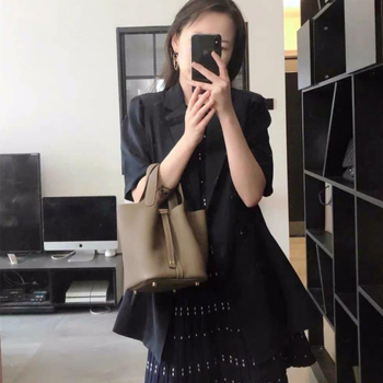 PU odinė kibirinė rankinė, minkšta tekstūra, poliesterio vidinė danga, Draasher užsegimas, vidinė telefono kišenė