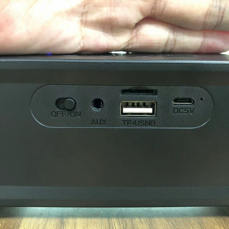 Boxă Bluetooth de birou cu difuzoare duale, 10W putere totală, Bluetooth 5.3, rază 10 m, interval de frecvență 100 Hz–20 kHz, SNR ≥85 dB