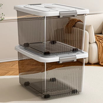 Átlátszó műanyag tárolódoboz kerekekkel, hordozható, kézi hordozás, kattintós zár, kapacitás 40–50 L