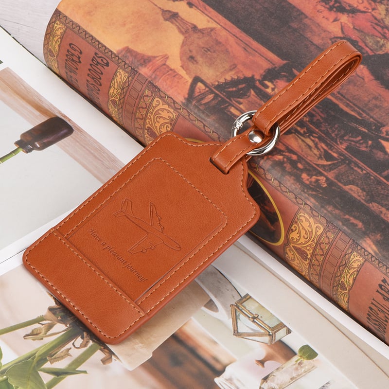 Ετικέτα αποσκευών από τη Changsheng Leather, PU δέρμα, ανθεκτικό στη φθορά, χειροποίητη κατασκευή με ραφή και επεξεργασία με λάδι, Άνοιξη 2022.