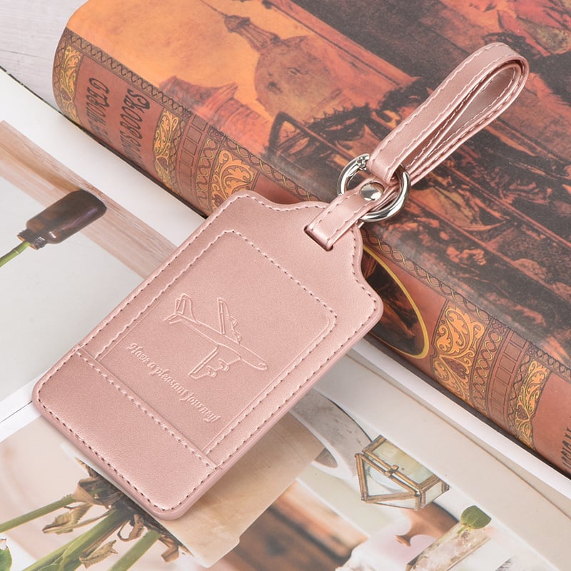 Ετικέτα αποσκευών από τη Changsheng Leather, PU δέρμα, ανθεκτικό στη φθορά, χειροποίητη κατασκευή με ραφή και επεξεργασία με λάδι, Άνοιξη 2022.