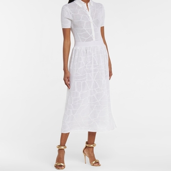 T-strap sandales ar PU augšpusu, zivs mutas formas pirksts, aizmugures rāvējslēdzējs, plāns 6–8 cm papēdis, gumijas zole