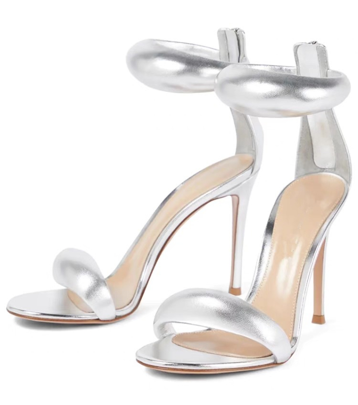 T-strap sandales ar PU augšpusu, zivs mutas formas pirksts, aizmugures rāvējslēdzējs, plāns 6–8 cm papēdis, gumijas zole