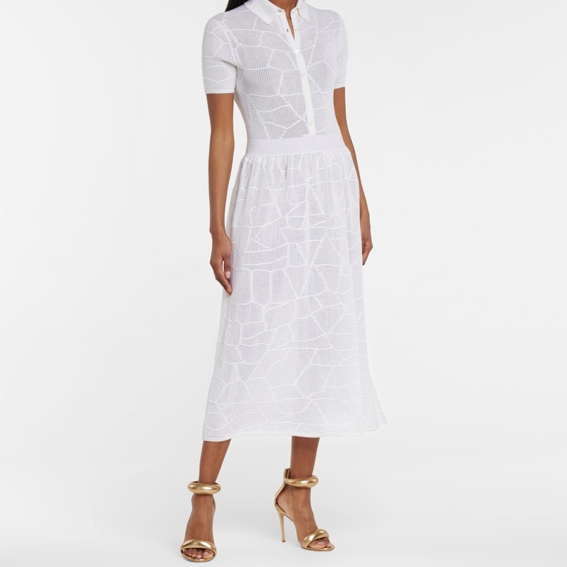 T-strap sandales ar PU augšpusu, zivs mutas formas pirksts, aizmugures rāvējslēdzējs, plāns 6–8 cm papēdis, gumijas zole