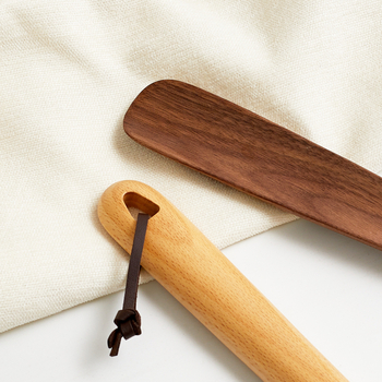 Medinis batų šaukštas iš riešutmedžio su baze ir ilgu rankena – namų naudojimui visoms sezonoms