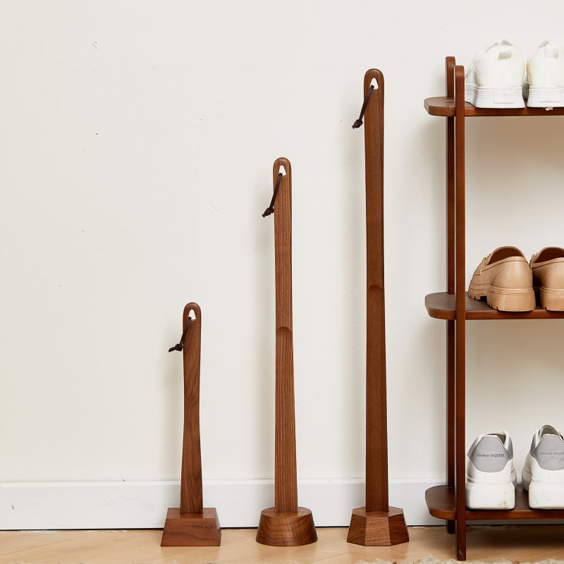 Medinis batų šaukštas iš riešutmedžio su baze ir ilgu rankena – namų naudojimui visoms sezonoms