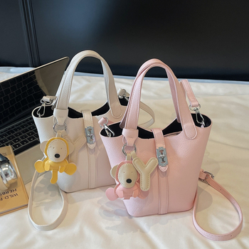 Lychee-mustriga PU ämberkott, linnaline lihtsus, lukustuv avamine, polsterdusega puudub, suvi 2025