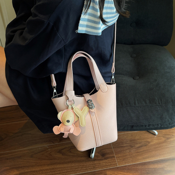 Lychee-mustriga PU ämberkott, linnaline lihtsus, lukustuv avamine, polsterdusega puudub, suvi 2025