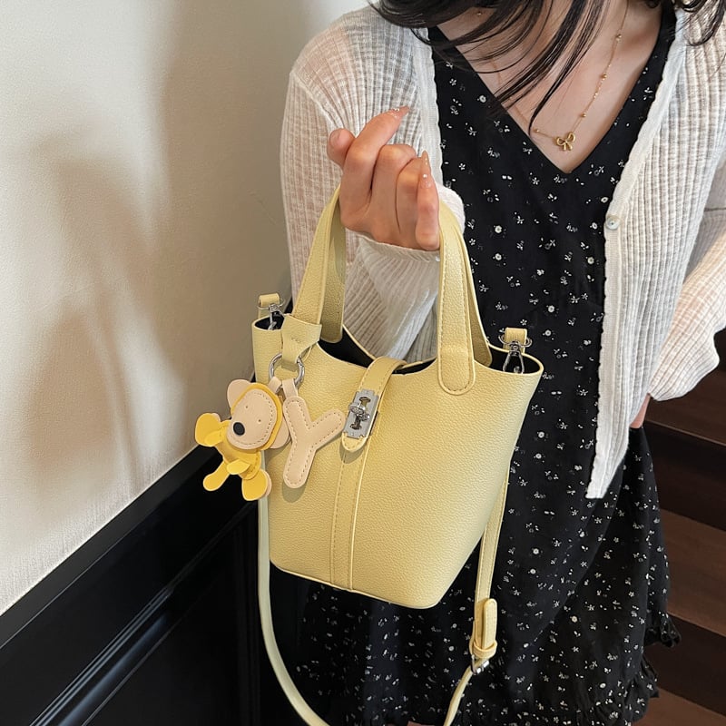 Lychee-mustriga PU ämberkott, linnaline lihtsus, lukustuv avamine, polsterdusega puudub, suvi 2025