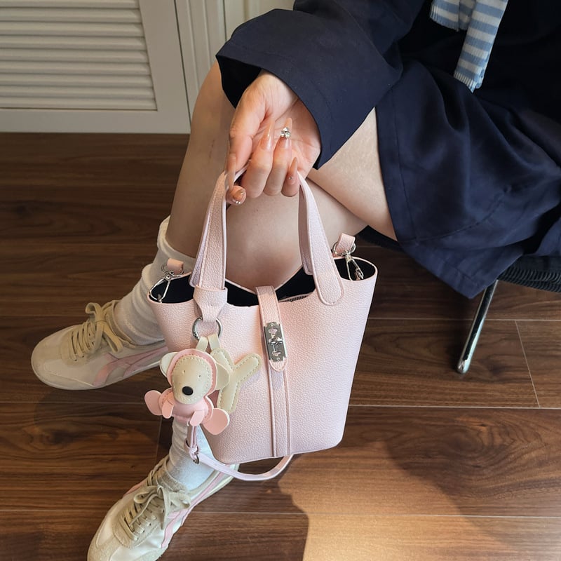 Lychee-mustriga PU ämberkott, linnaline lihtsus, lukustuv avamine, polsterdusega puudub, suvi 2025