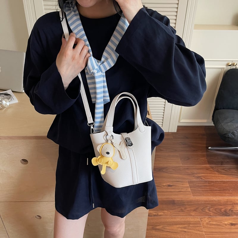 Lychee-mustriga PU ämberkott, linnaline lihtsus, lukustuv avamine, polsterdusega puudub, suvi 2025