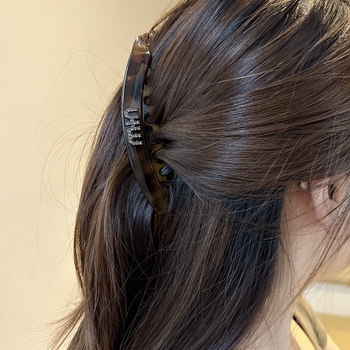 Banaanijuukseklips – kunstlikud kristallid, käsitöö, peakatte aksessuaar, suvi 2024