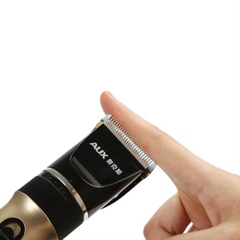 Aux A7 aparat za šišanje kose s keramičkom oštricom, izmjenjiva baterija 1200–2000mAh, trajanje rada 6–8 sati, dvostrano napajanje putem punjenja, opća uporaba za odrasle i djecu