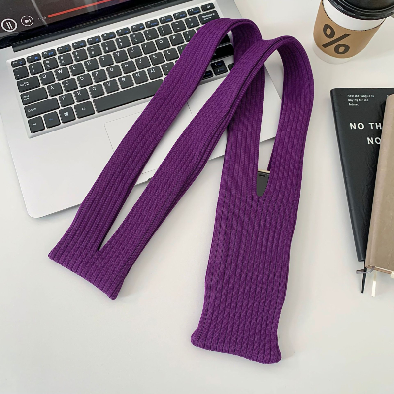 Adīta crossbody soma, vertikāla kvadrātveida forma, universāla mobilā tālruņa soma (poliesters; atvērts; iekšējie nodalījumi nav; rudens 2025)