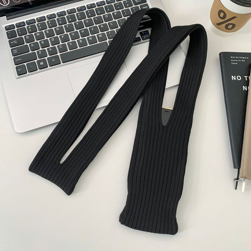 Adīta crossbody soma, vertikāla kvadrātveida forma, universāla mobilā tālruņa soma (poliesters; atvērts; iekšējie nodalījumi nav; rudens 2025)